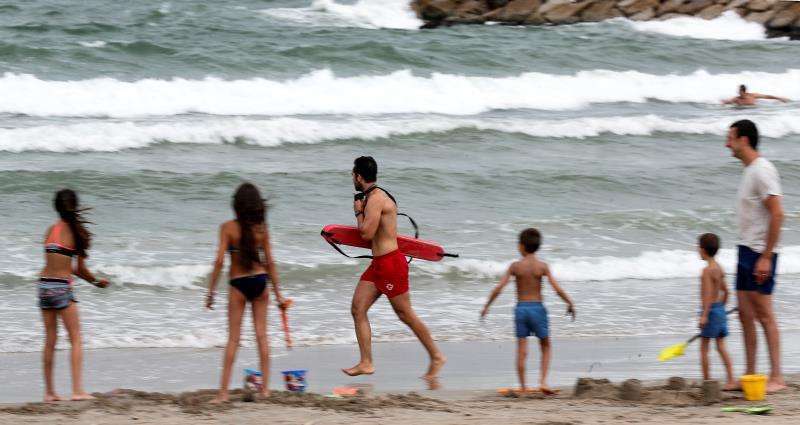 Imagen de archivo de un rescate en la playa. EPDA