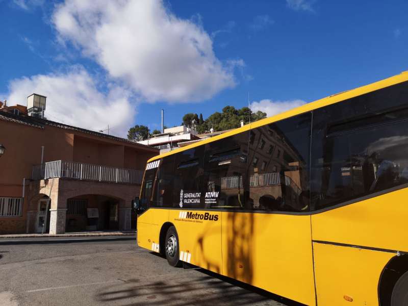 Un autobús en Serra. /EPDA