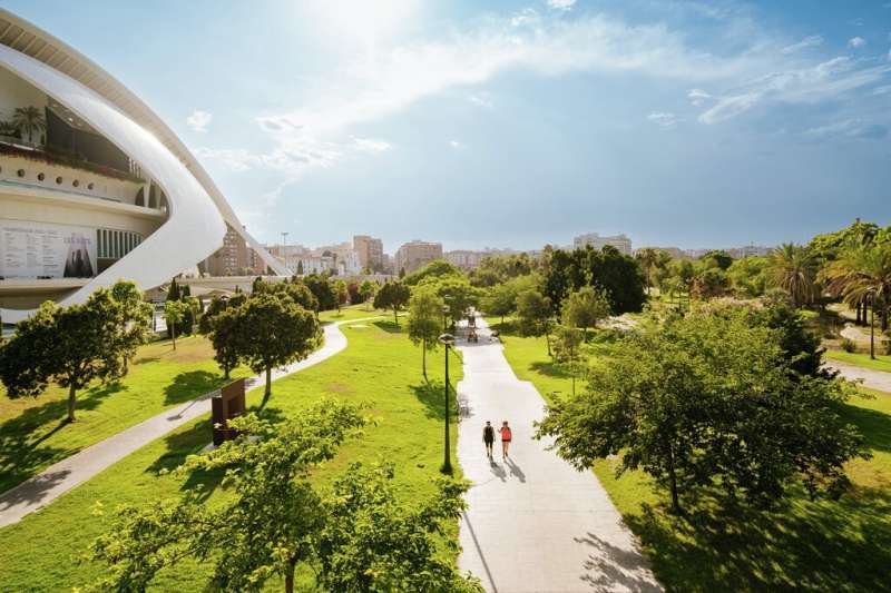 El cauce del Túria es un pulmón verde que atraviesa la ciudad. /EPDA