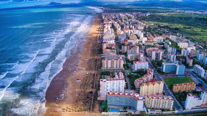 Vista a�rea de la playa de Bellreguard, municipio que se ha colado en la lista de destinos tur�sticos de la Comunitat Valenciana.  EPDA