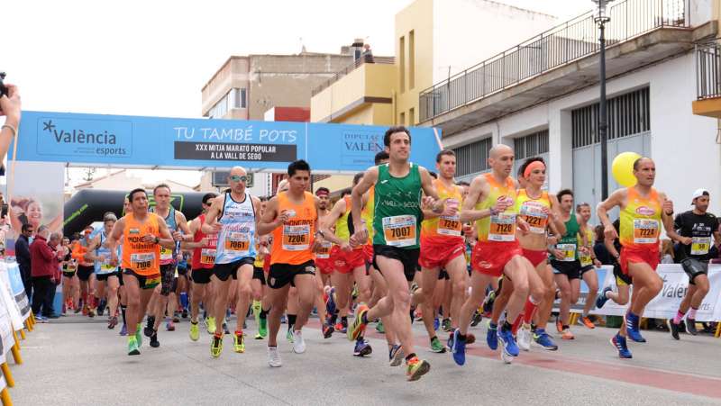 Atletas en la mitja marató de la Vall de Segó. EPDA 