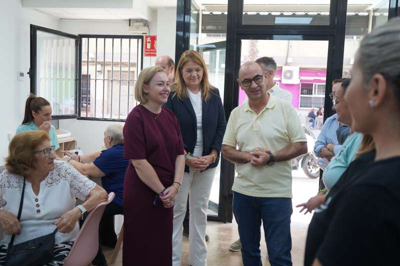 La vicepresidenta de la Diputaci, Natlia Enguix, a un comer dAlfafar.EPDA