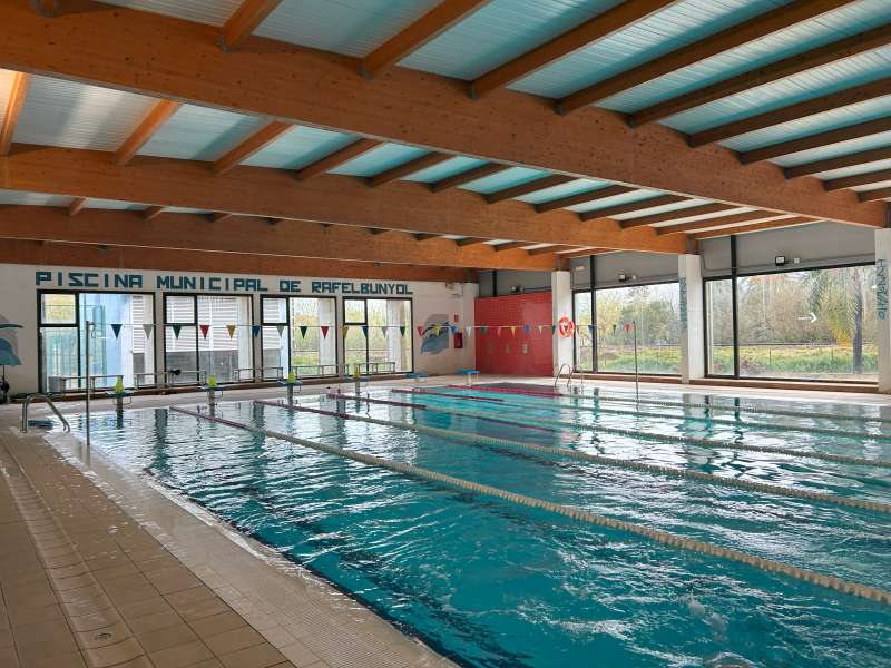 Piscina municipal coberta de Rafelbunyol.  EPDA