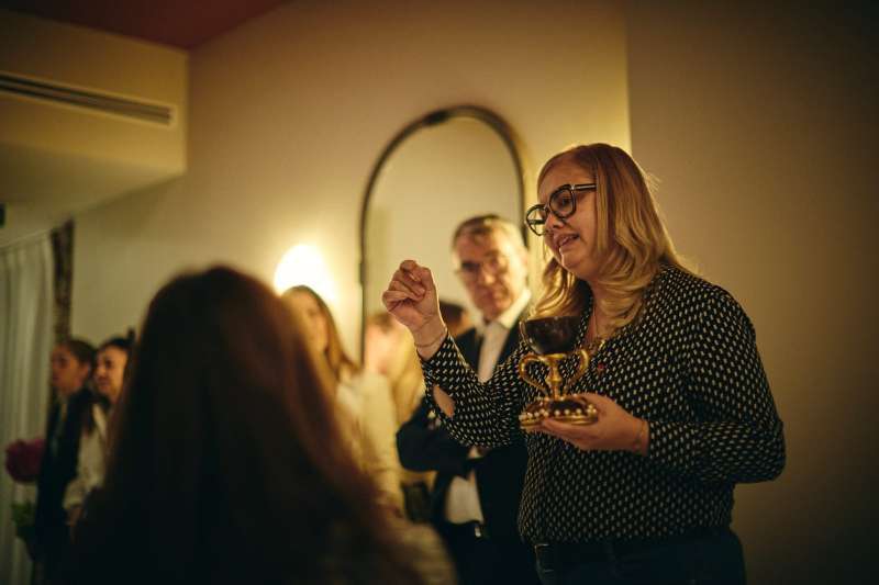 Presentacin del Santo Grial en la inauguracin del One Shot Puerta Ruzafa | EPDA