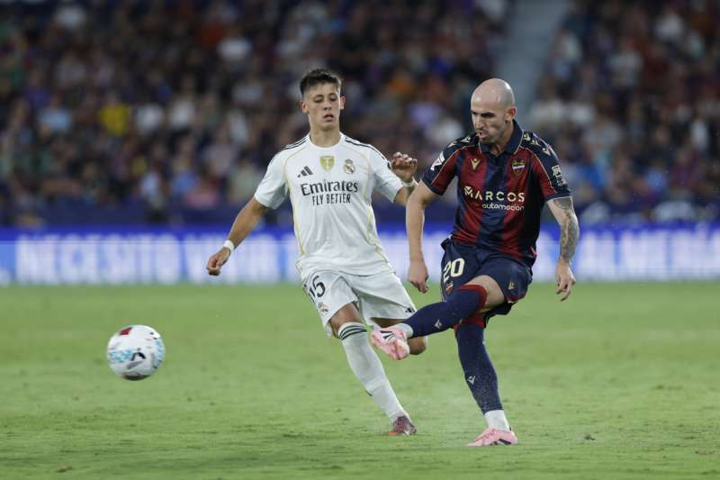 Oriol Rey contra el Real Madrid EFE