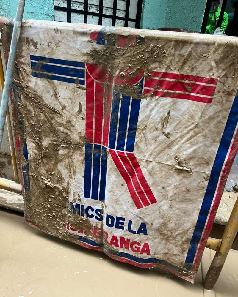 Sede de Amics de la Muxieranga (Algemes), llena de barro tras las inundaciones del 29 de octubre.  M. A. 