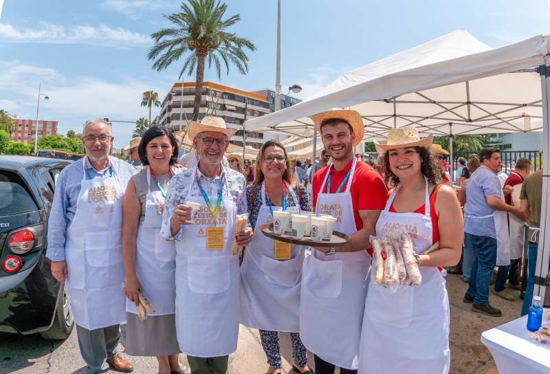 El reparto gratuito de horchata de la pasada edicin. EPDA