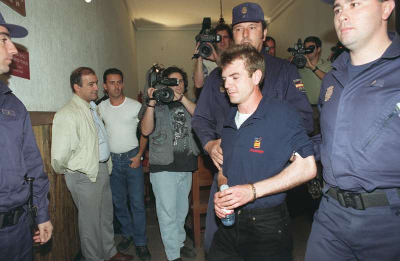 Imagen de archivo del único procesado por el triple crimen de las niñas de Alcàsser, Miguel Ricart, entrando en la sala de la Audiencia de Valencia donde fue juzgado en 1997. EFE/J.C. Cárdenas/aa

