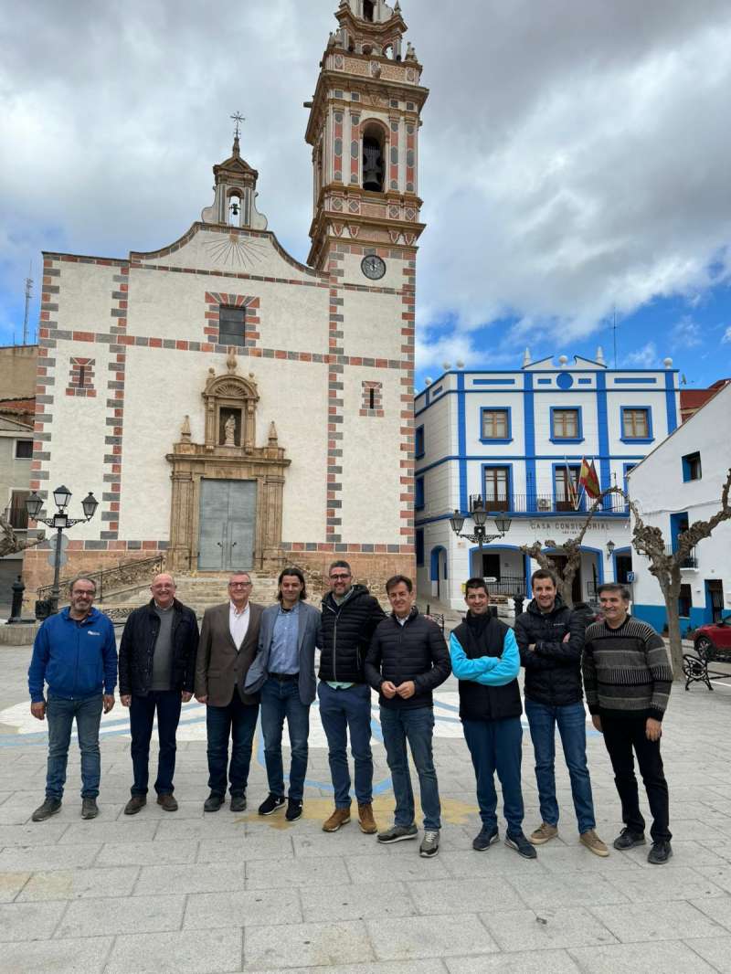 El director general de Industria, Manuel Rosalén, se reúne con empresarios de Tuéjar. /EPDA