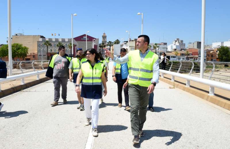 Momp, presidente de la Diputacin de Valencia en una de sus vistas a las zonas afectadas por la dana.  EPDA