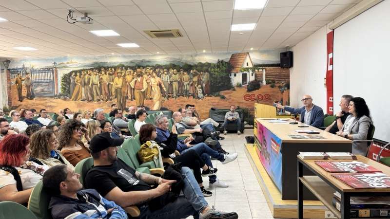 CCOO centra sus reivindicaciones en empleo, vivienda y salarios de cara al Primero de Mayo. Un instante de la reuni�n.  EPDA