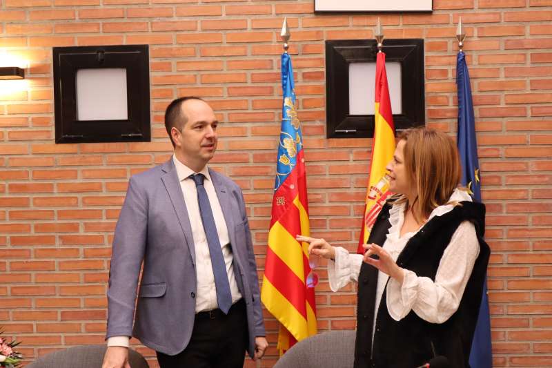 La delegada del Govern, Pilar Bernabé, amb l
