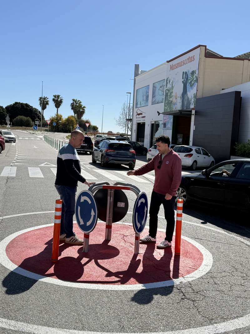 Nueva rotonda en el Cam� Llauri de Massamagrell.EPDA