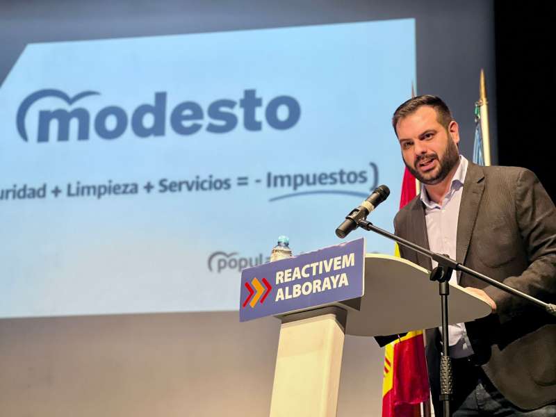 Modesto Mart�nez, portador del PP de Alboraia
