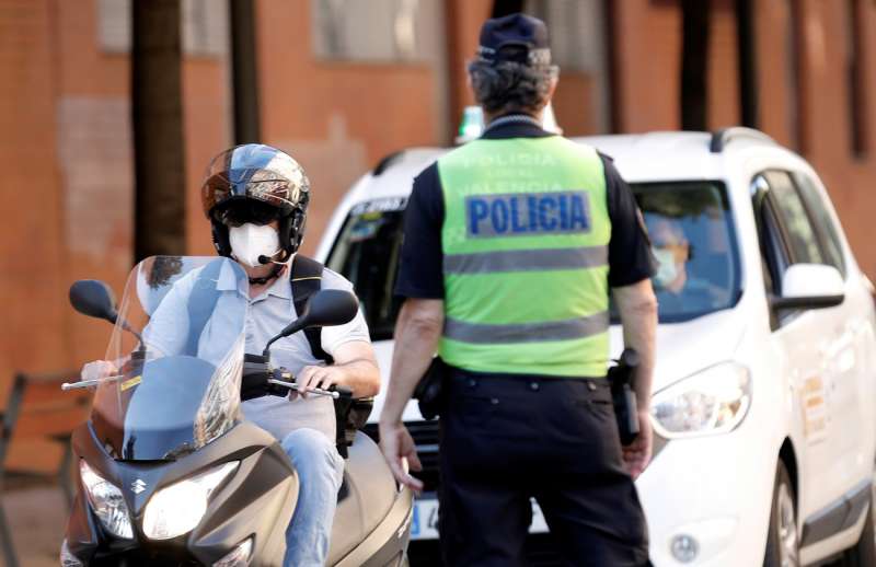 Un agente de la Polica Local de Valncia. ArchivoEFE Juan Carlos Crdenas
