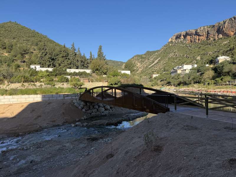 Una de las pasarelas peatonales de Sot de Chera recuperadas. EPDA