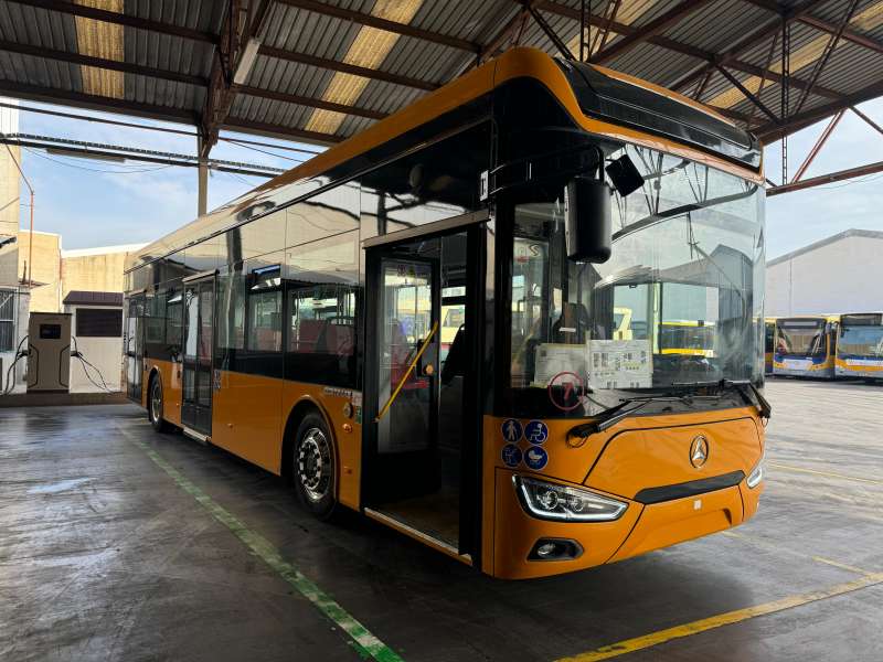 Esta iniciativa, que se enmarca en el plan ?Recuperem València?, refuerza la conectividad en autobús entre los tres municipios