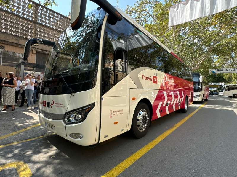 Autobs para las lneas sustitutivas de Metrovalencia tras la DANA.  EPDA