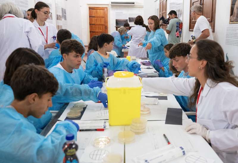 los vecinos de Alfara del Patriarca que han participado este mes de julio en el proyecto Pueblos con-Ciencia de la CEU UCH. EPDA