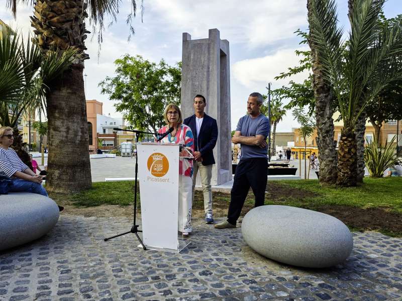LAjuntament de Picassent erigeix un monument en homenatge a la Torre dEspioca i a la Vallivana.  EPDA